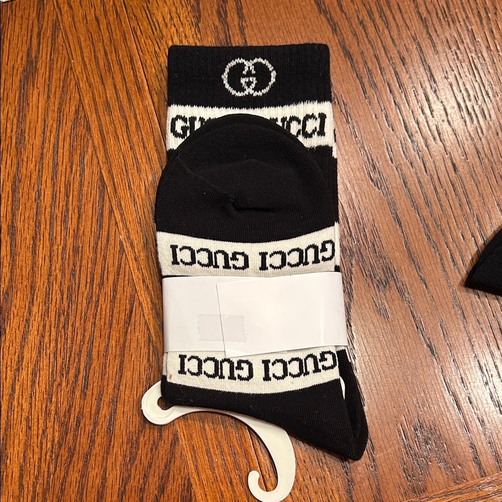 NWT Ladies Black and Cream Logo Socks Trio - Picture 2 of 4